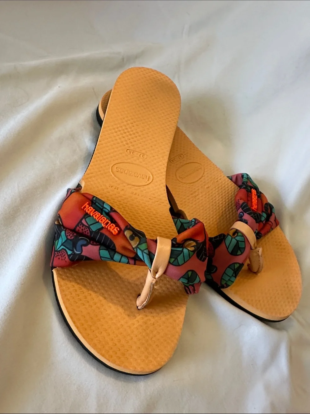 Havaianas Women’s Orange Footbed Floral Bow Sandals